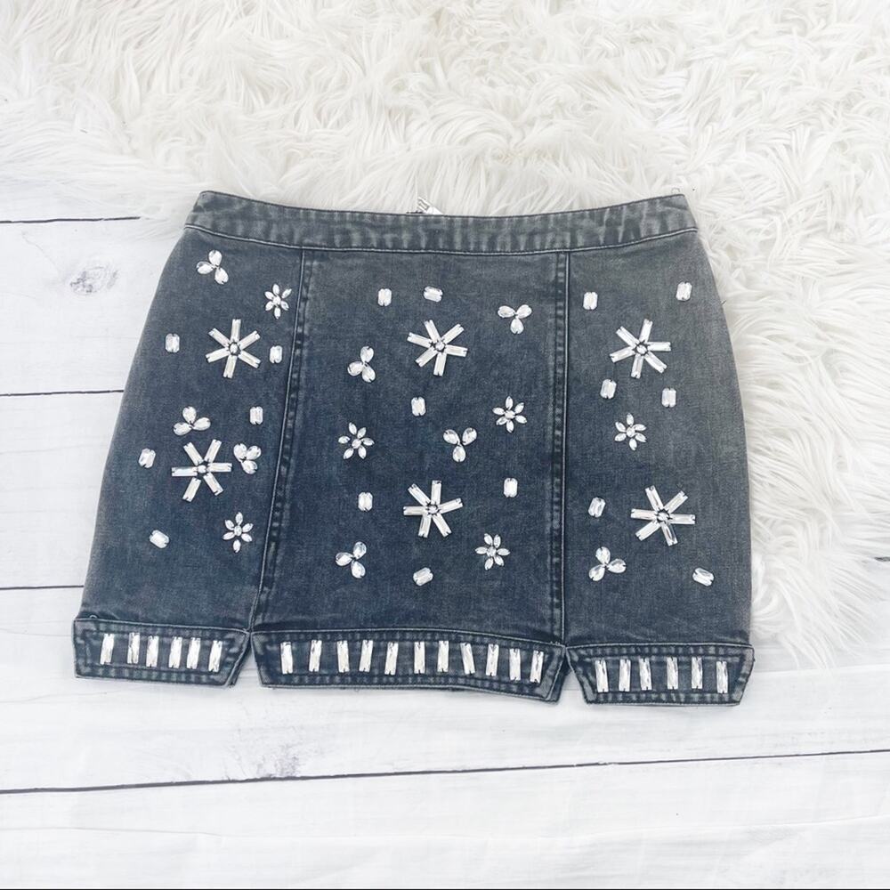 English Rose Women's Embroidered Mini Denim Skirt Size Medium